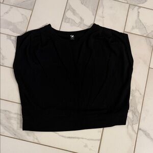 Lou & Grey Black Short Sleeve Cropped Tee